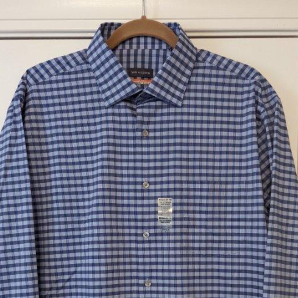 Men’s regular fit large Van Heusen blue dress shirt